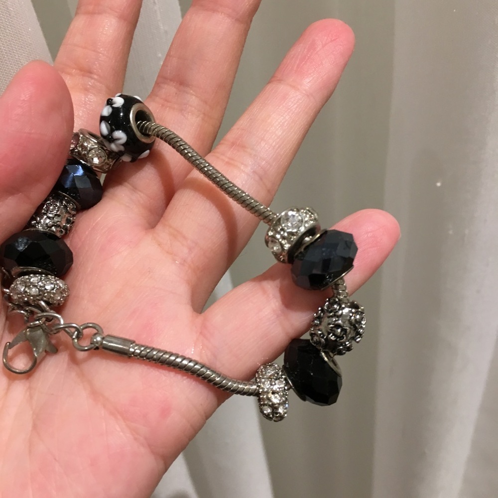 🌸3/$20 Silver beaded clasp bracelet